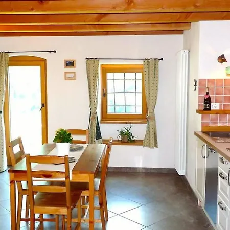 Zwei-zimmer-wohnung La Capra Ideal Fuer Paare Mit Kindern By Interhome *